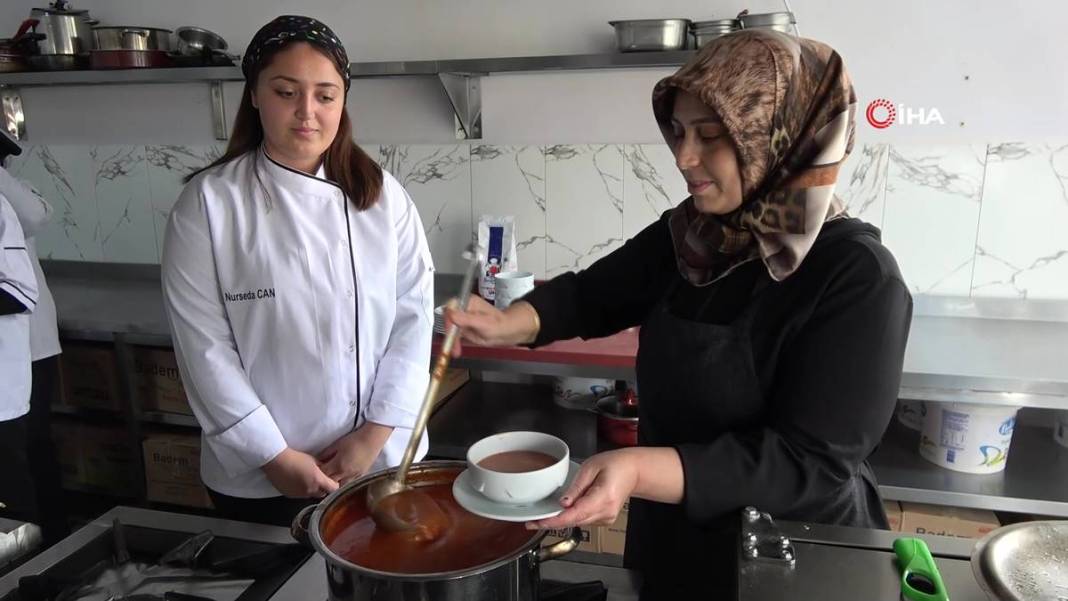 Yutulan çorba olur mu? Evet, Türkiye'de olur! Bu yöresel çorbayı ilk kez görenler şaşıp kalıyor 1